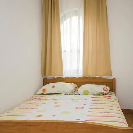 Lovely In Okrug Gornji With Wifi Traù