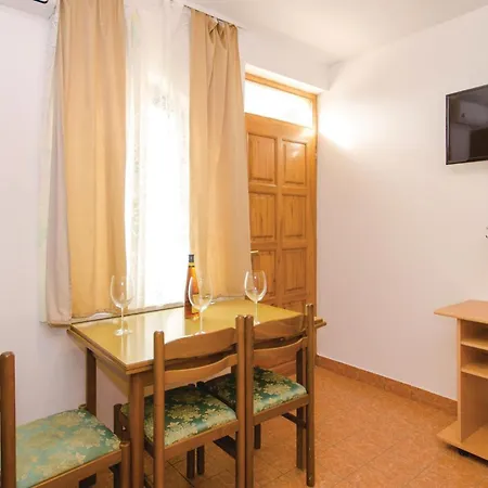 Lovely In Okrug Gornji With Wifi Appartamento Traù
