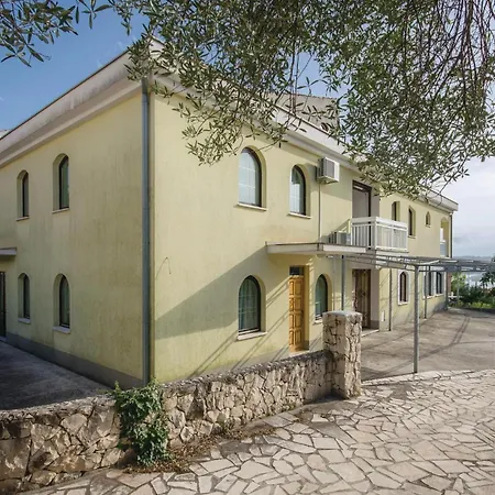 Appartamento Lovely In Okrug Gornji With Wifi